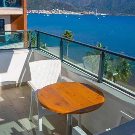 酒店 Honeymoon 马尔马里斯