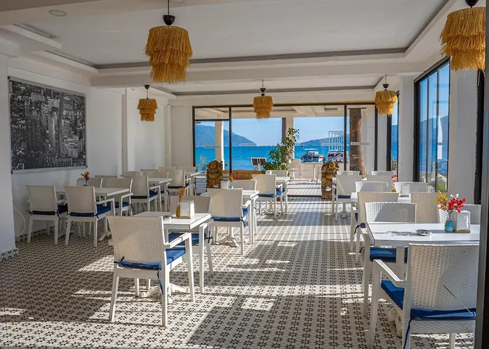 酒店 Honeymoon 马尔马里斯